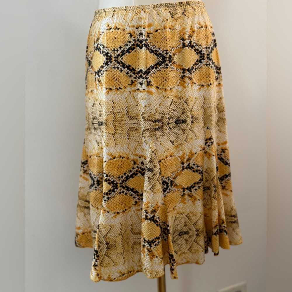 Gold and Black Knee-Length A-Line Skirt with Pleats Size 38/8 - Picture 4 of 10